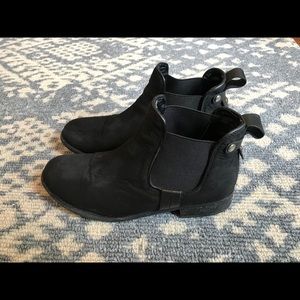 Steve Madden Suede Black Booties
